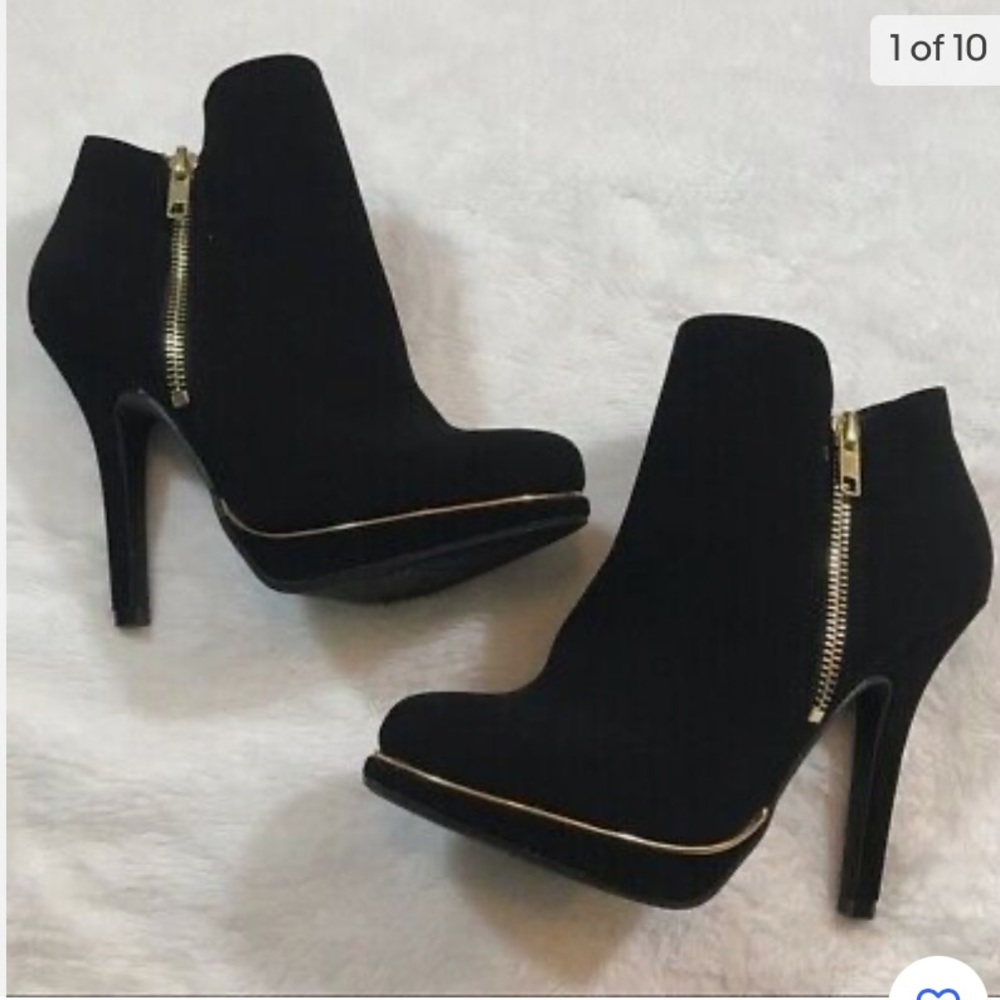Andiamo black bootie size 5.5
